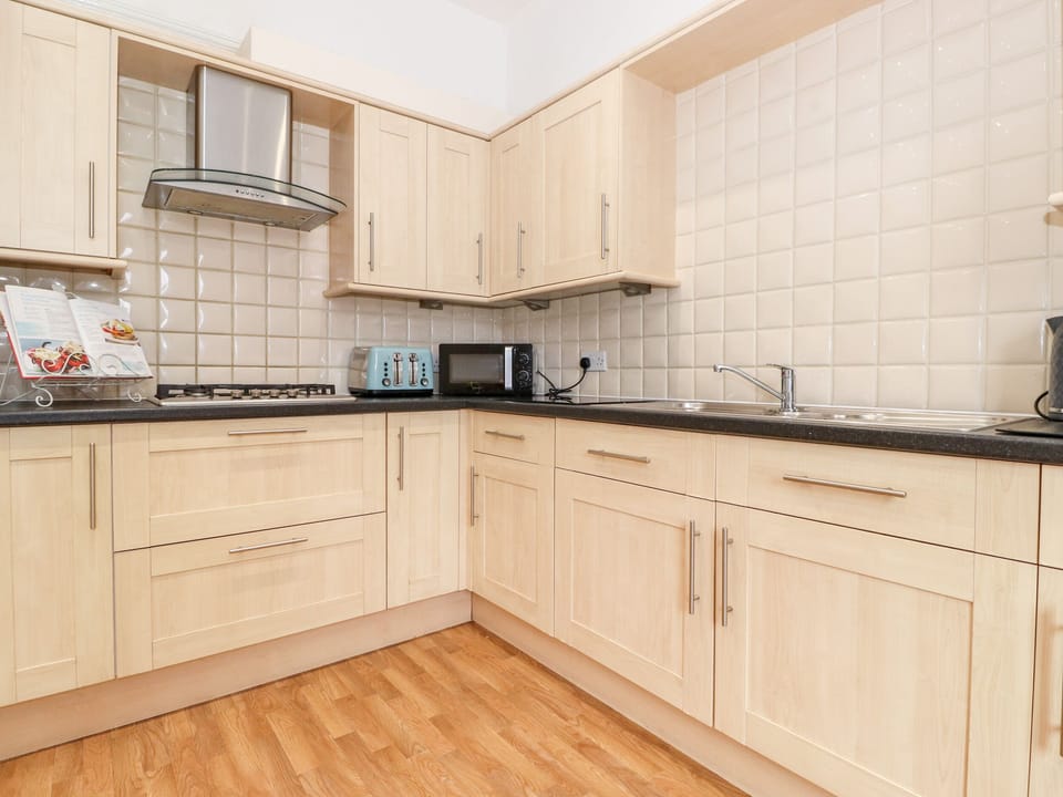 Cottage | Private kitchen | Fridge, dishwasher, electric kettle, toaster