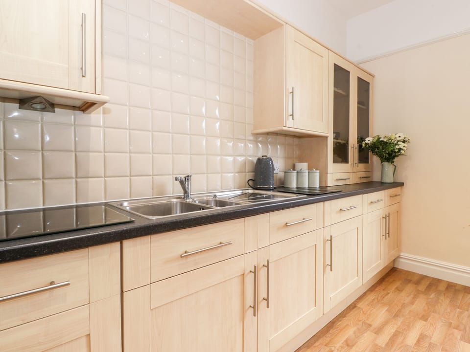 Cottage | Private kitchen | Fridge, dishwasher, electric kettle, toaster
