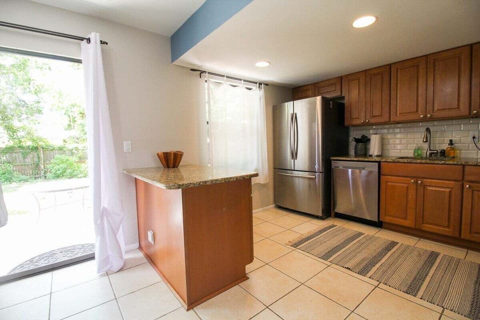 Large Island With Granite Countertops