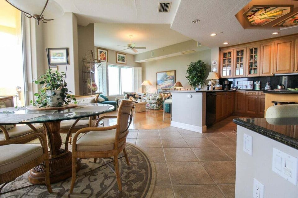Spacious living room