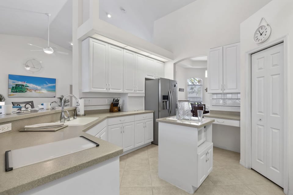 The fully equipped kitchen means you can make all your meals!