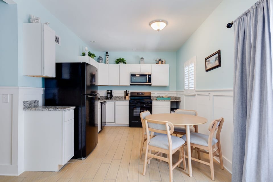 Downstairs apartment with fully equipped kitchen and dining for 4 people.