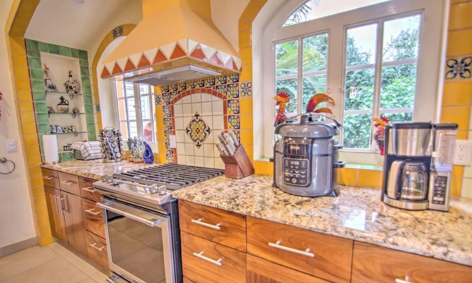 Fully equipped kitchen