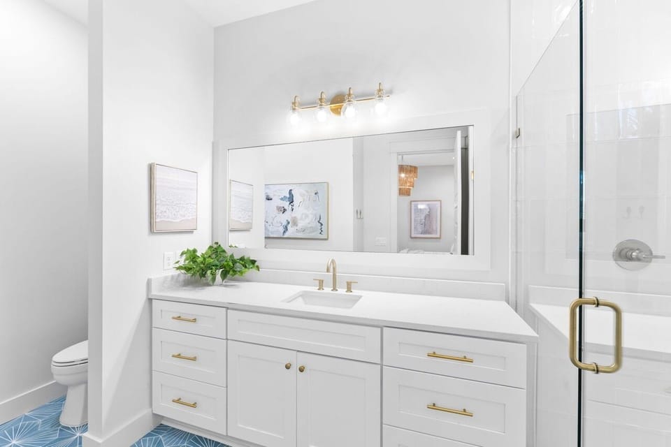 Private bathroom #1 is for bedroom #1.