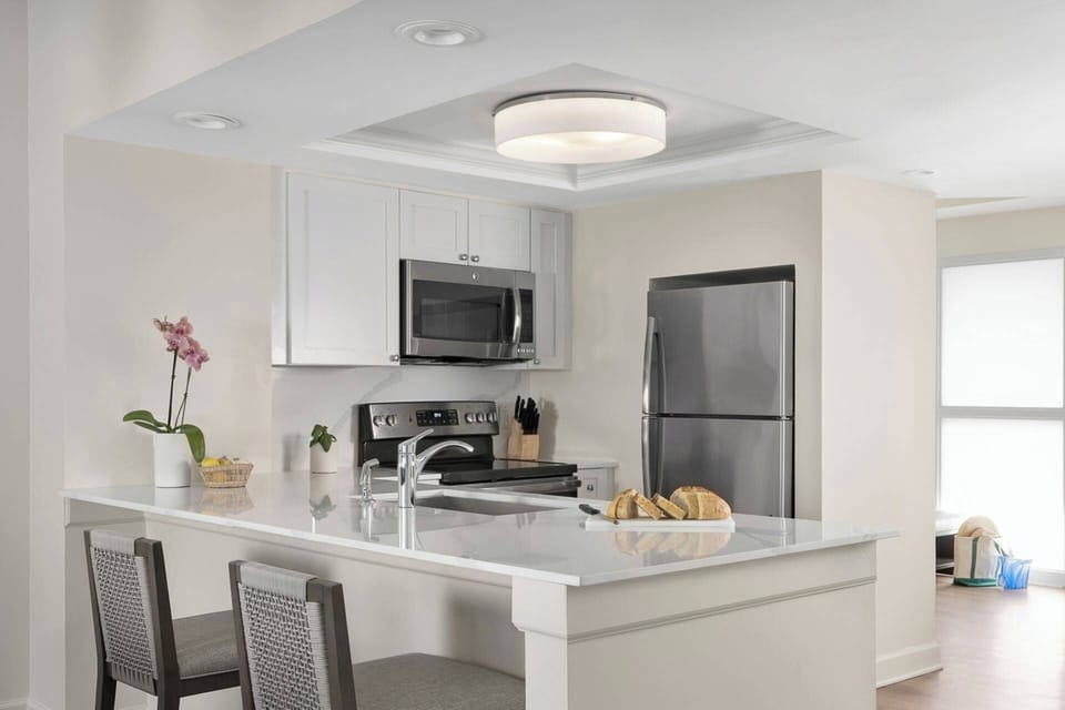 Full kitchen with all the necessities.
