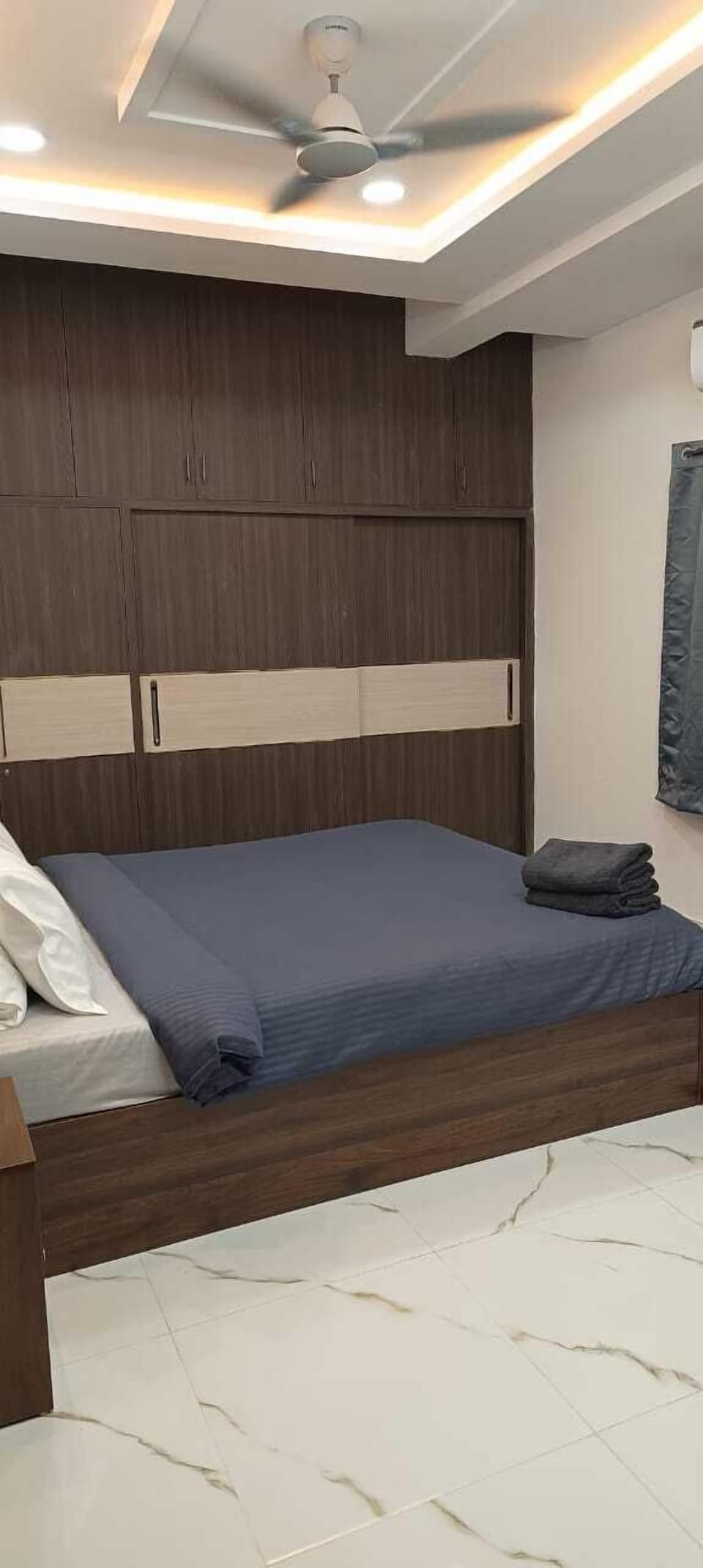 Standard Double Room | Living area | 21-inch LED TV with satellite channels