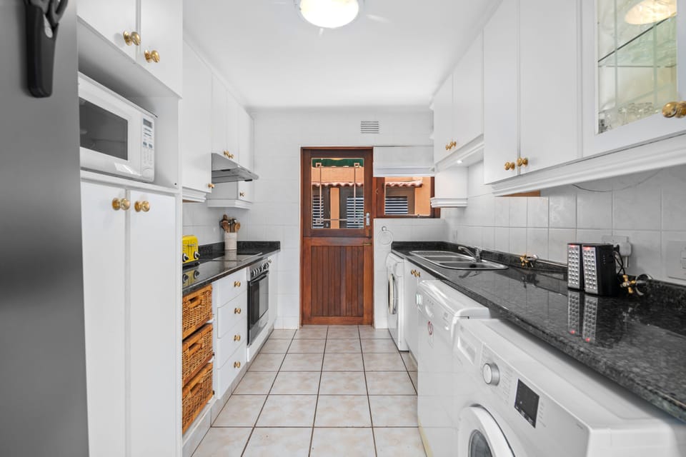 Standard Villa | Private kitchen | Toaster