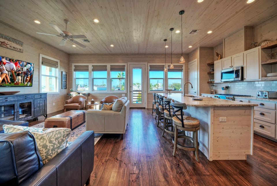 Luxe living & dining space,