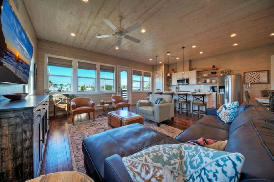 Expansive main floor space for everyone.