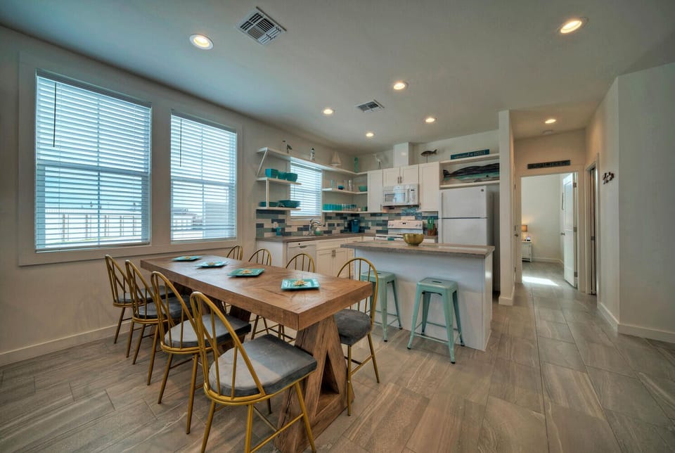 Where dining and kitchen unite.
