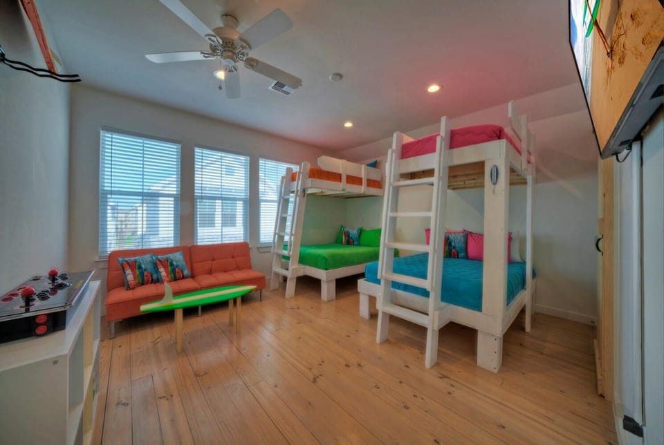 Spacious room, bunk beds.