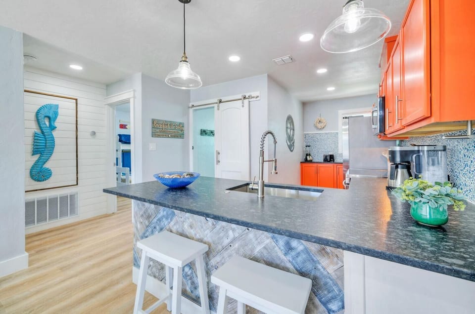 Fully equipped kitchen.