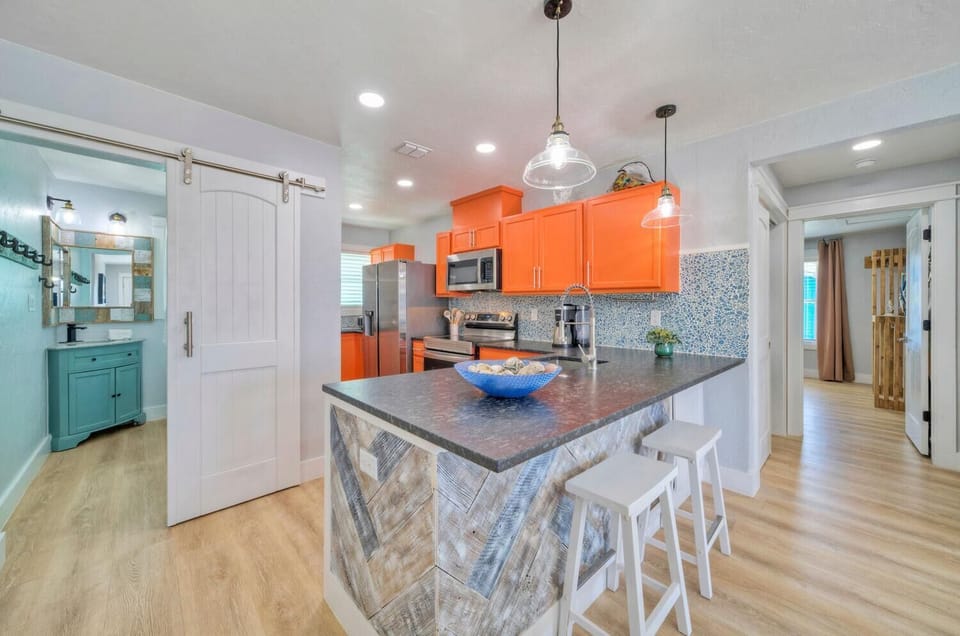 Fully equipped kitchen.