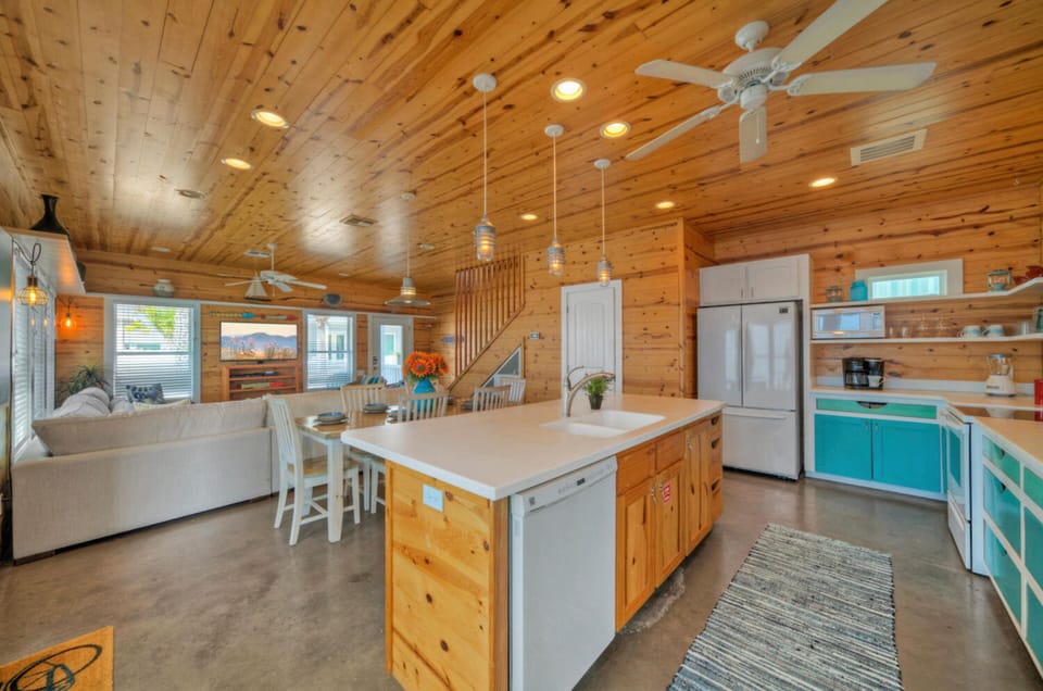 Fully equipped kitchen.