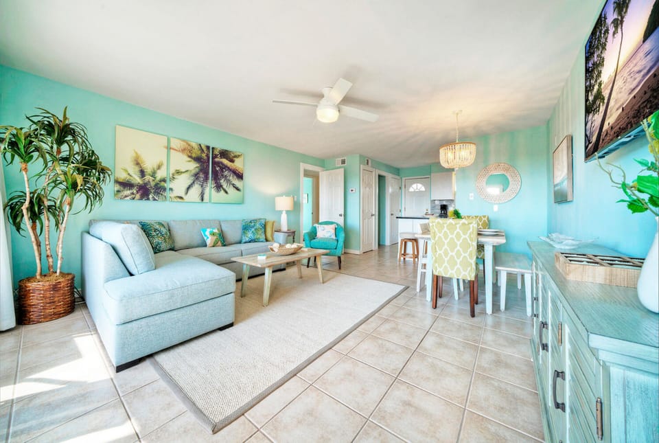 Inviting and bright living room.