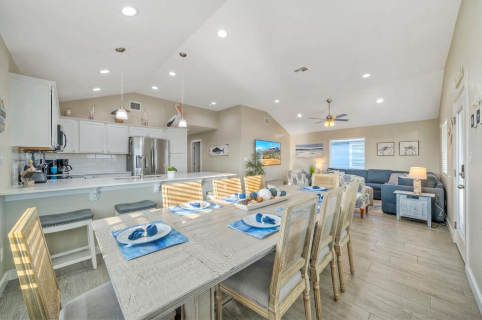Open concept kitchen, dining and living room.