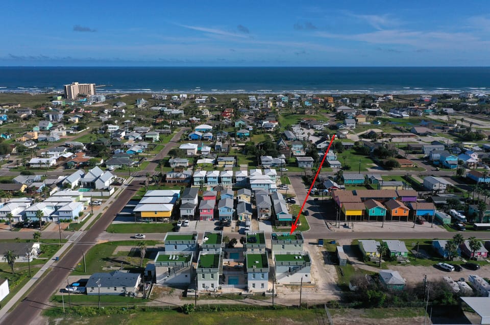 Located in the heart of Port A, within close walking distance to restaurants and only a 3-minute drive to the beach! 