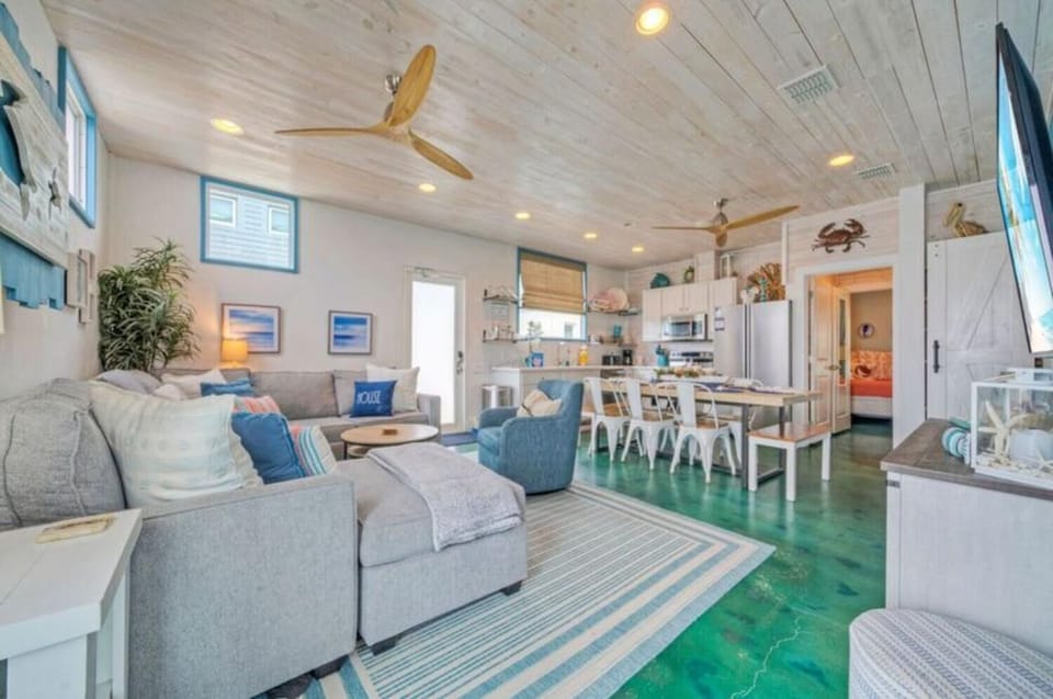 Open floor plan.