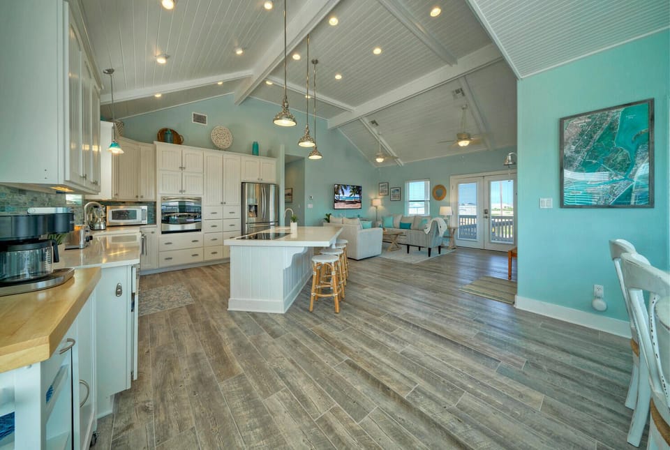 Large open floor plan in the main level.