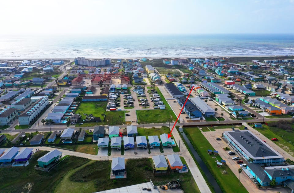 5 minutes from the beach, shopping, dining, and entertainment.