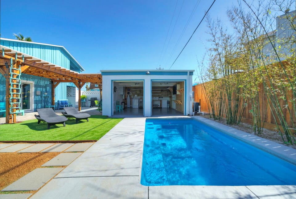 Dive into oasis.