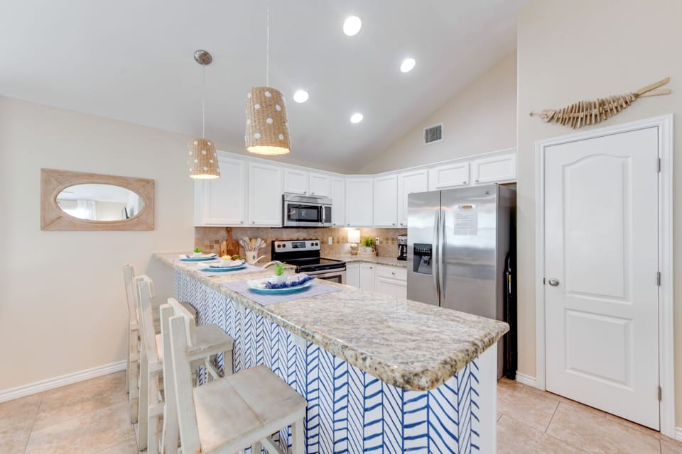 3-seater kitchen island.
