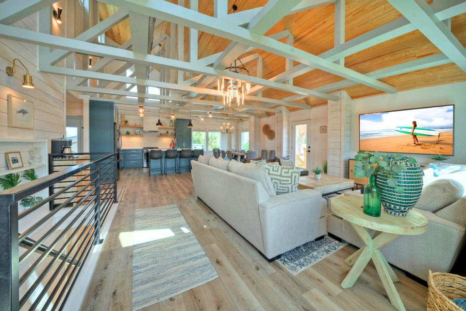Seamless living area, dining area and kitchen.
