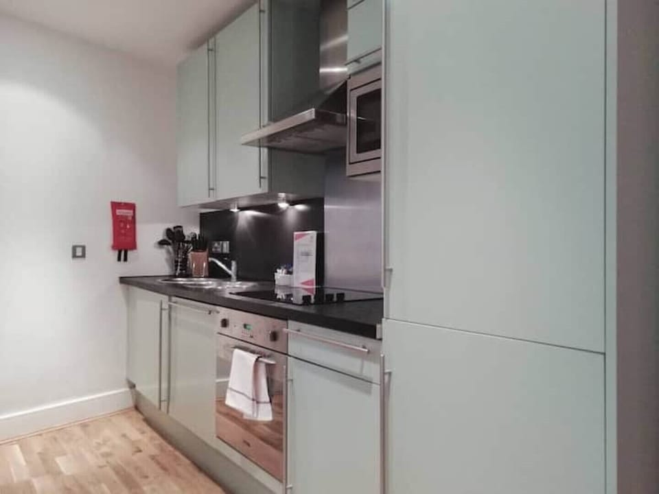Fully Equipped Kitchen, Full size dishwasher, fridge / freezer, oven etc. 