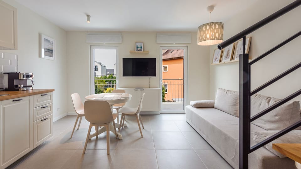 Apartament (D2) | Living area | Flat-screen TV, Netflix, streaming services