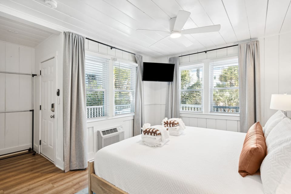 Welcome to The Consul - Room 21!