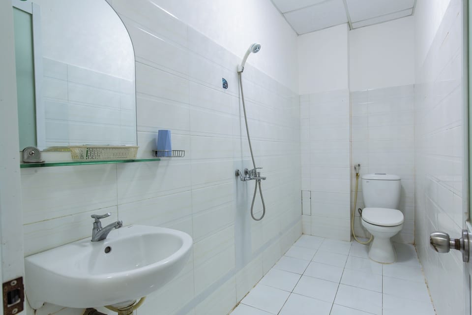 Shower, hydromassage showerhead, hair dryer, slippers
