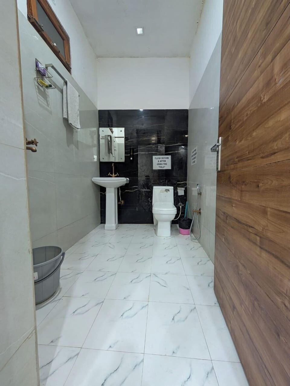 Premium Double Room | Bathroom | Shower, rainfall showerhead, hair dryer, slippers