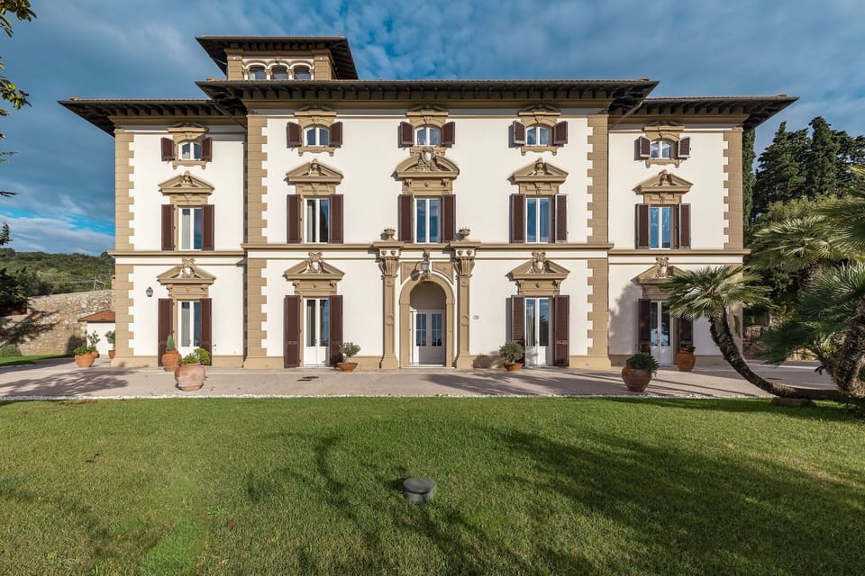 Activities, Amenities, Balcony / Terrace / Patio, Building Exterior, Garden, Hot Tub, Pool, Room Detail, Spring, Summer