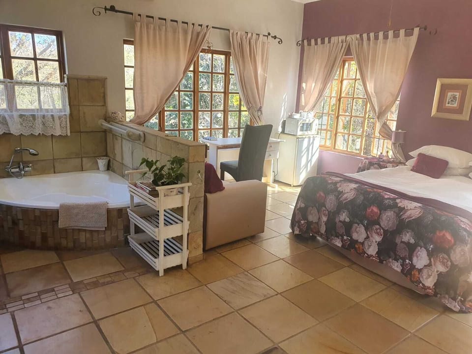 Basic Room, 1 Double Bed, Non Smoking, Bathtub | Desk, laptop workspace, iron/ironing board (on request), WiFi (free)