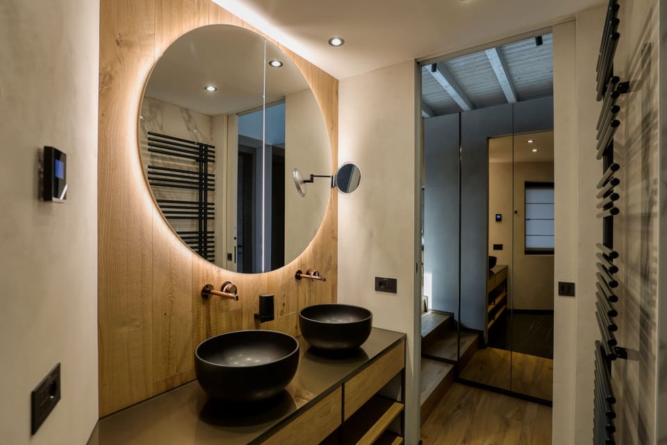 Rooftop Suite | Bathroom | Shower, rainfall showerhead, hair dryer, bathrobes