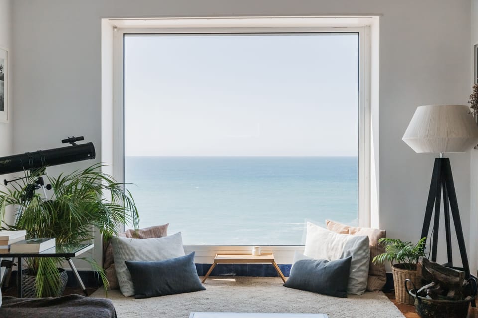 Living room with sea view (1)