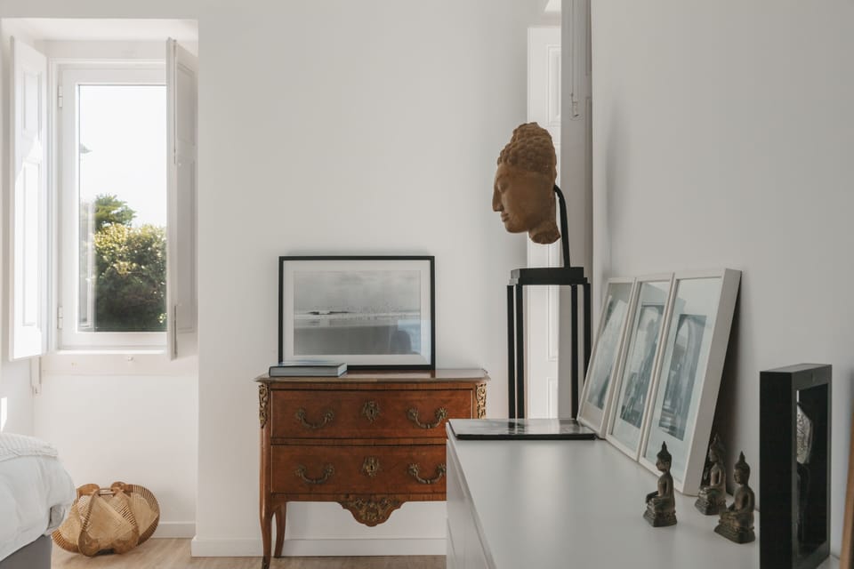 Bedroom suite with sea view and pool access (1)