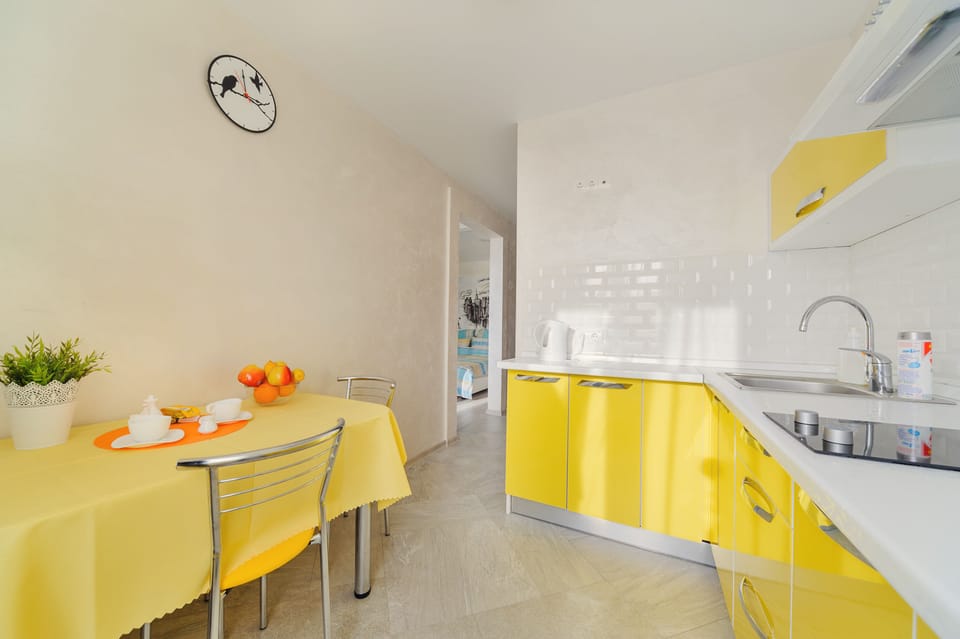 Basic Apartment | Private kitchen | Fridge, microwave, stovetop, electric kettle