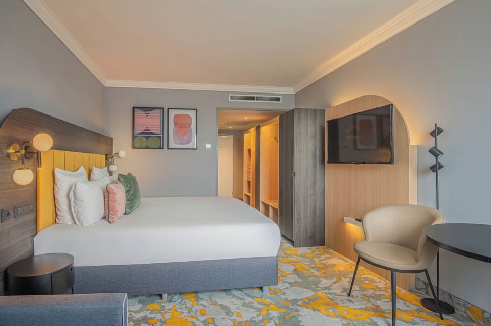 Premium Double Room | Minibar, in-room safe, free WiFi, bed sheets