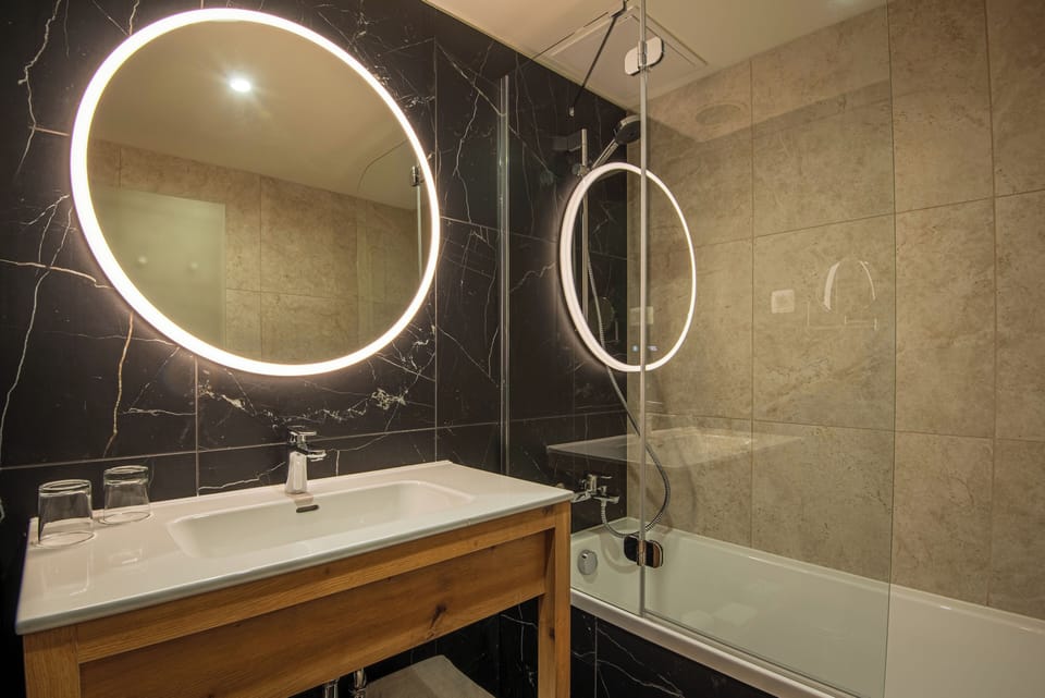 Bathtub, free toiletries, hair dryer, bathrobes