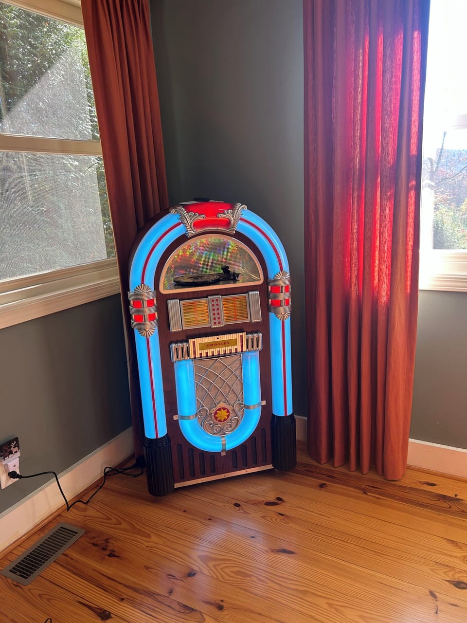 Jukebox with AM/FM, Bluetooth, CD, AUX, record player; 200+ CDs/records/DVDs.