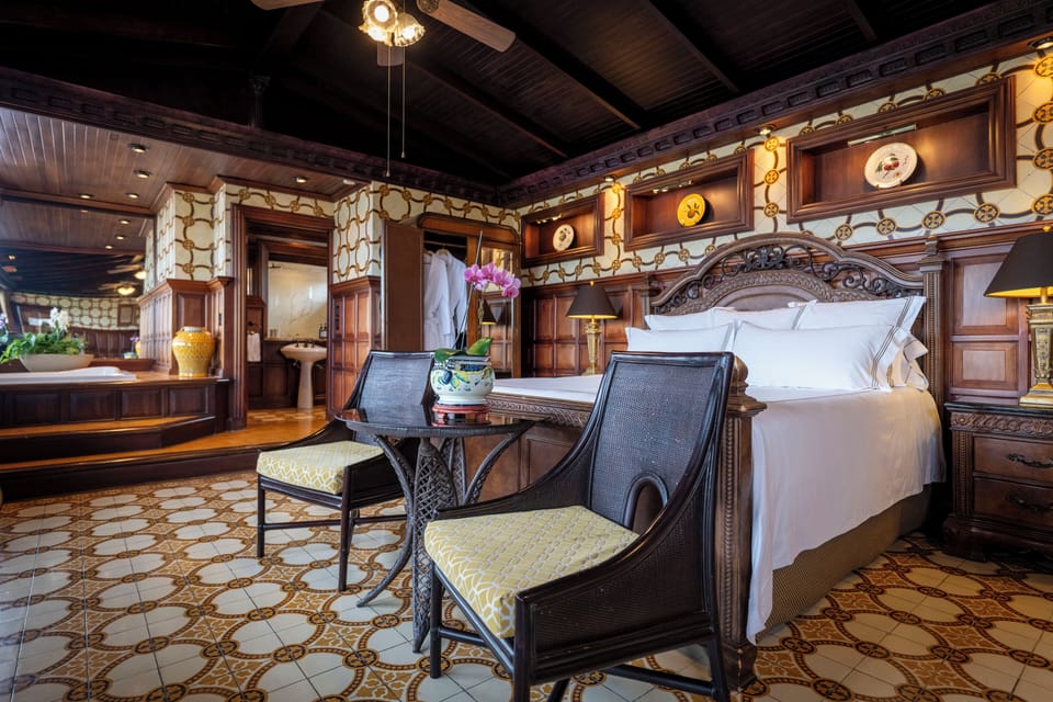 Romantic Suite, 1 King Bed, Jetted Tub, City View | Premium bedding, pillowtop beds, minibar, in-room safe