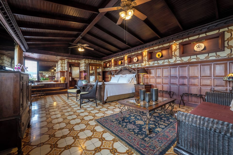 Romantic Suite, 1 King Bed, Jetted Tub, City View | Premium bedding, pillowtop beds, minibar, in-room safe