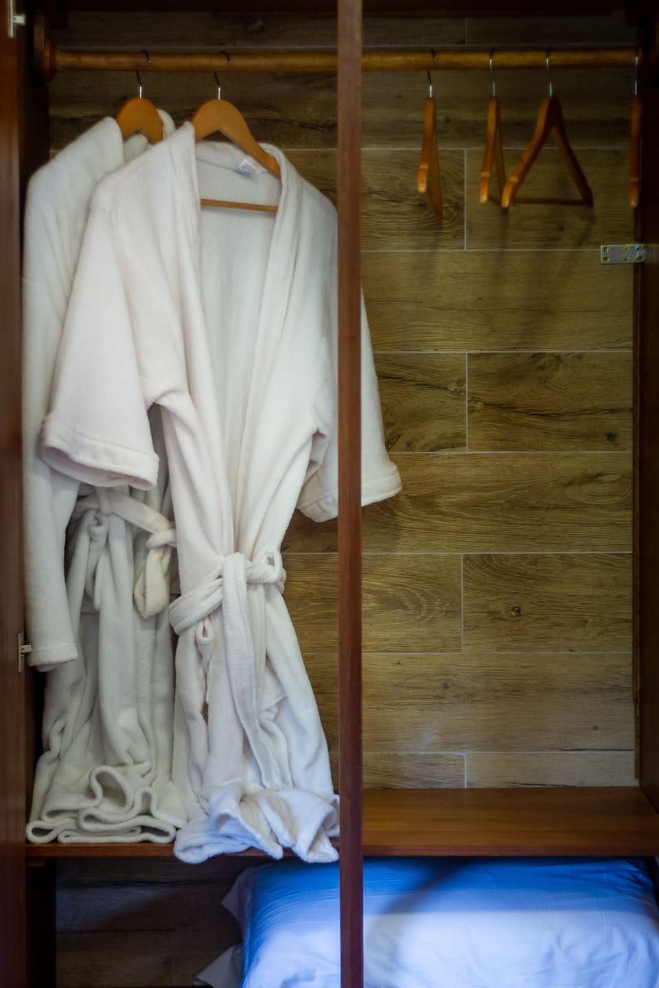 Deluxe Studio Suite, 1 King Bed | Hypo-allergenic bedding, free WiFi