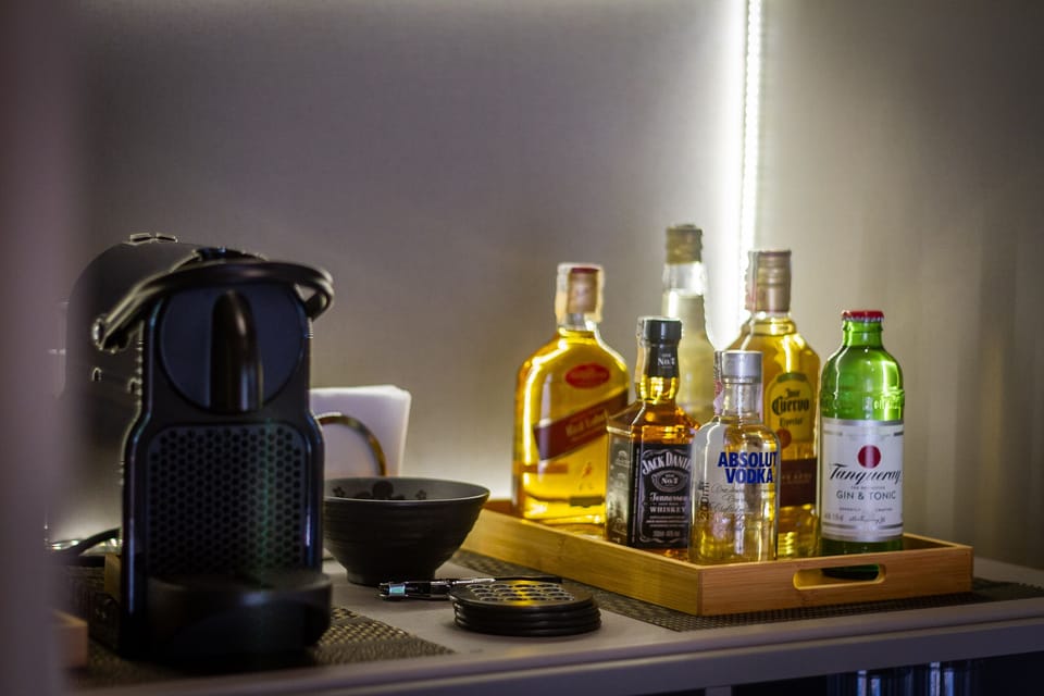 Hypo-allergenic bedding, minibar, free WiFi