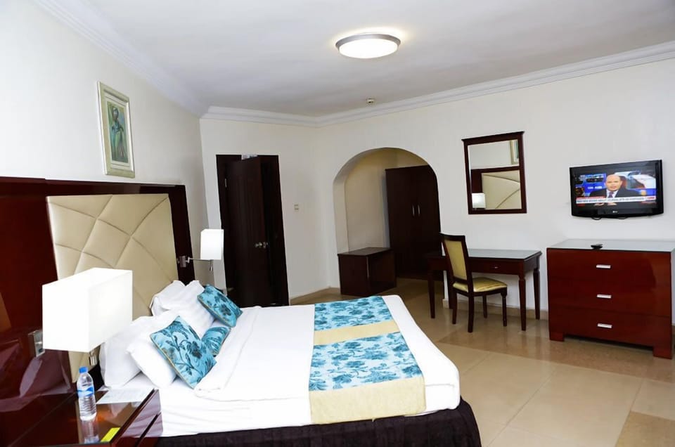 Executive Room | Premium bedding, down comforters, memory foam beds, in-room safe