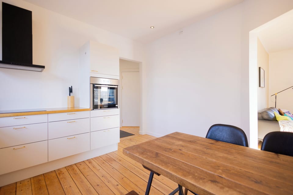 Apartment (4) | Private kitchen | Full-size fridge, microwave, oven, espresso maker