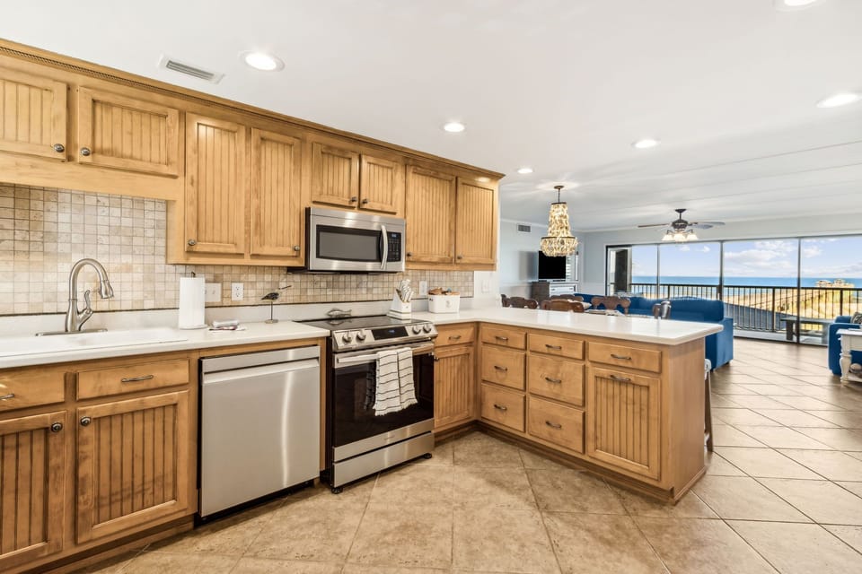 219 Full Kitchen 2