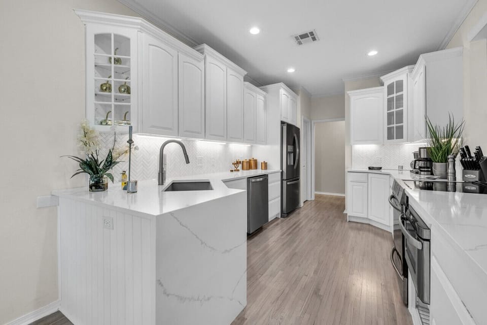 Remodeled fully stocked kitchen with new appliances