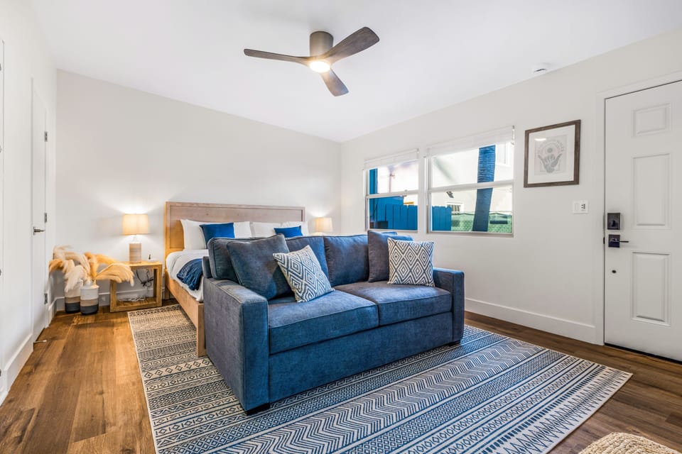 Elegance in efficiency, chic PB stay. Fully equipped kitchen. Coffee provided. 